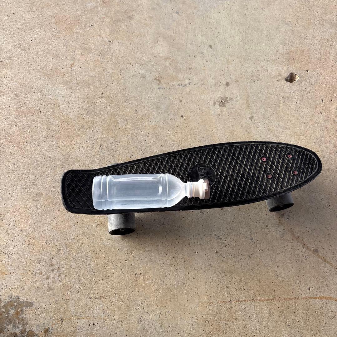 ペニーの スケートボードセット 黒と花柄キズは有ります写真で確認お願いします