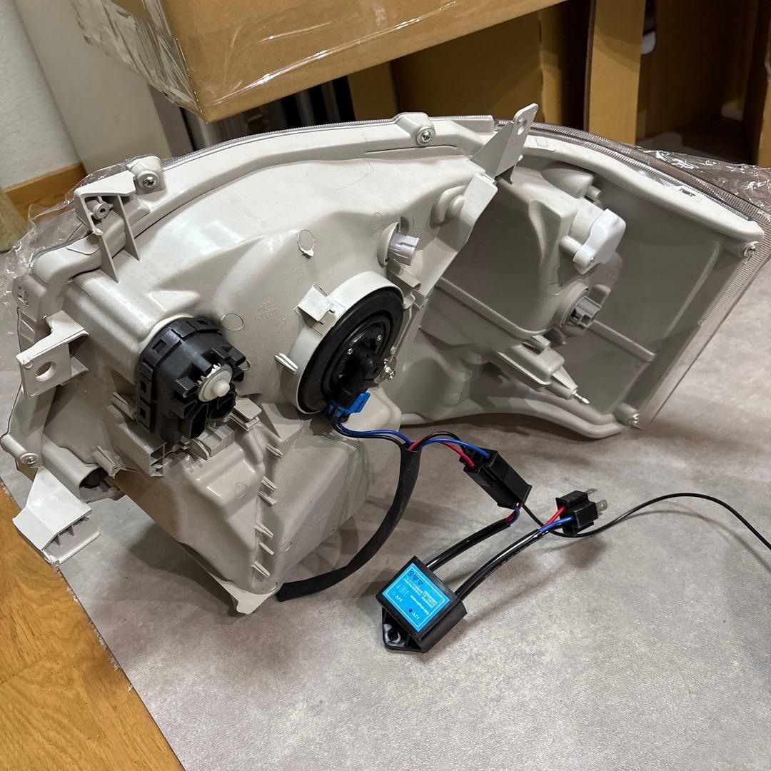 新品未使用 純正タイプ　ハイエースLEDヘッドライト 左右セット 社外品