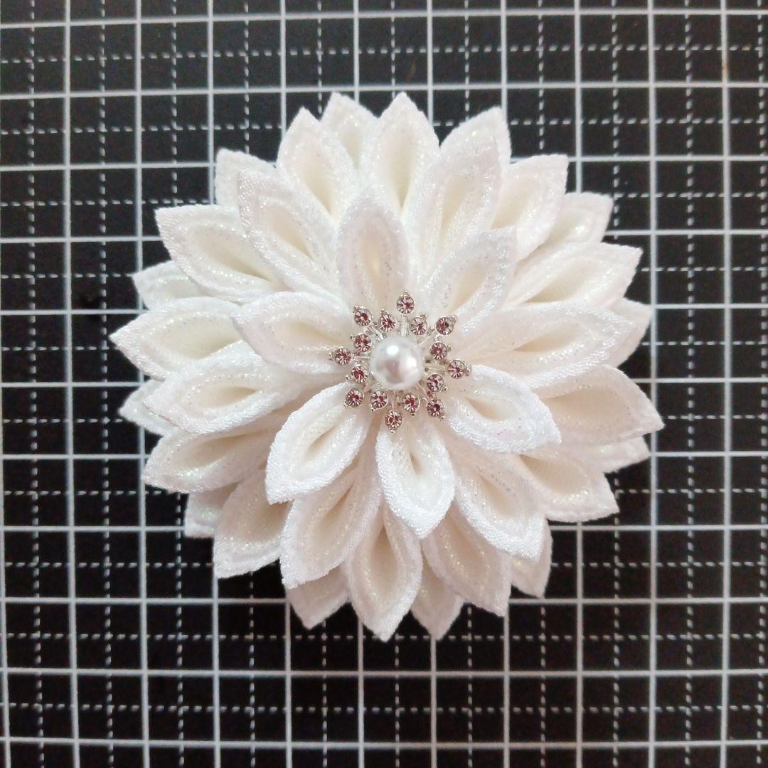 プーさんホワイトつまみ細工髪飾り