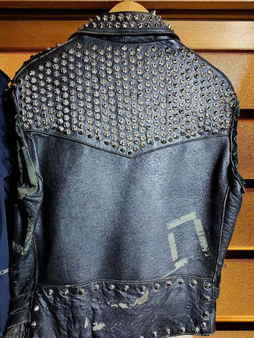 スタッズ付き　鋲　ライダースジャケット　ベスト　666 パンク　ハードコア好きに