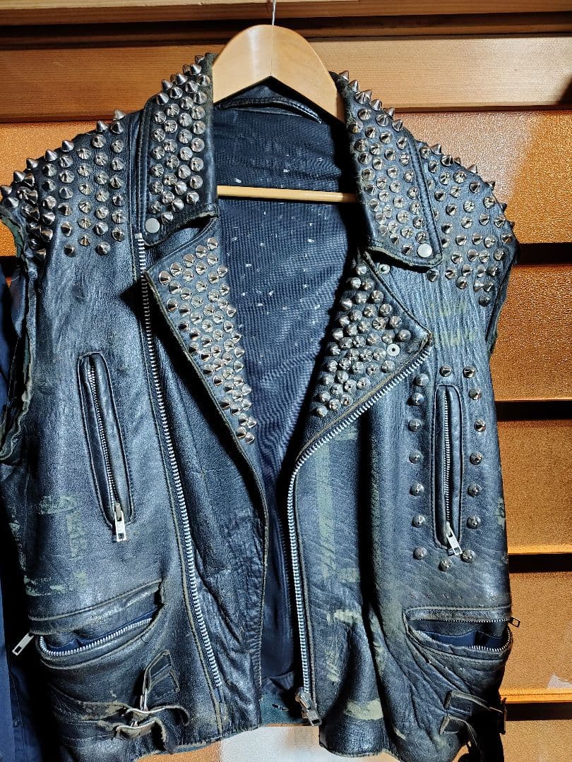スタッズ付き　鋲　ライダースジャケット　ベスト　666 パンク　ハードコア好きに