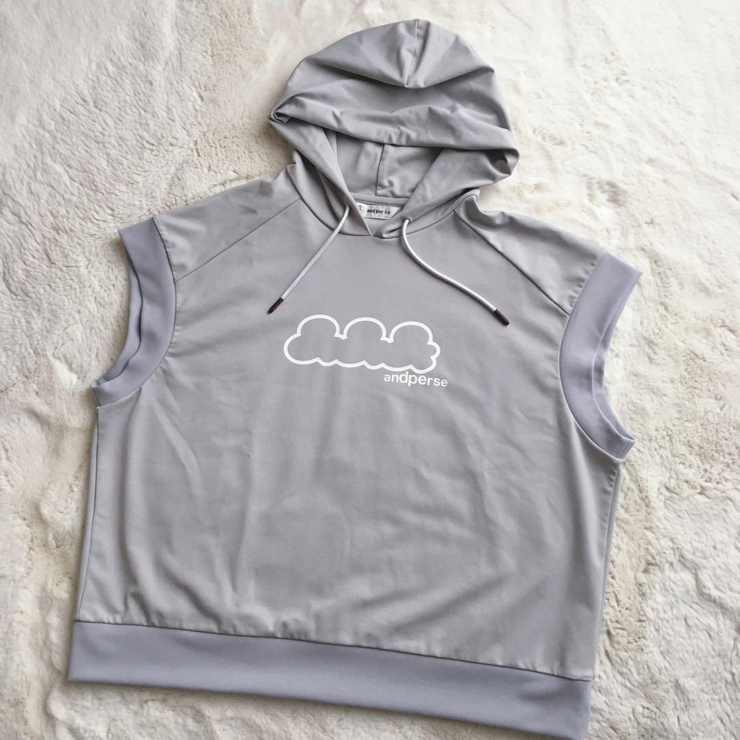 新品タグ付き　アンパスィ　レディース　フード付き半袖プルオーバー　ベスト