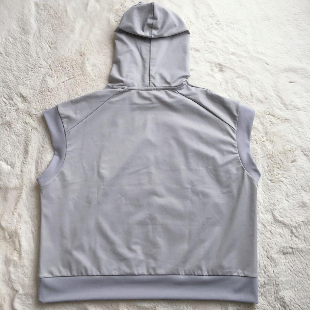 新品タグ付き　アンパスィ　レディース　フード付き半袖プルオーバー　ベスト