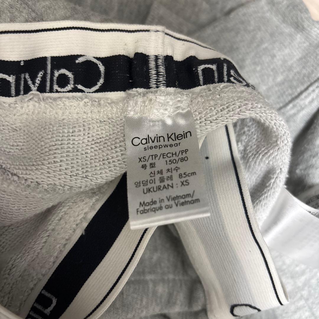   グレー パーカーとパンツ セット