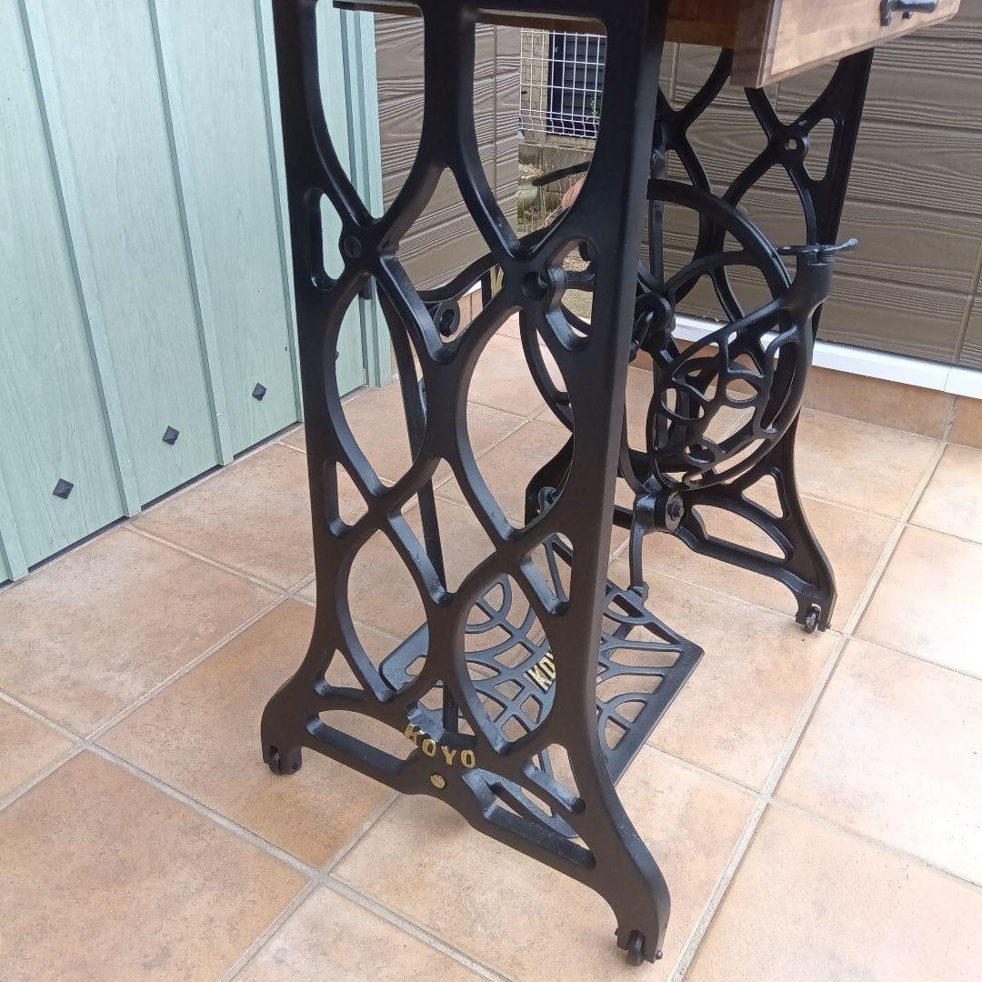 ゆう。足踏みミシンテーブル