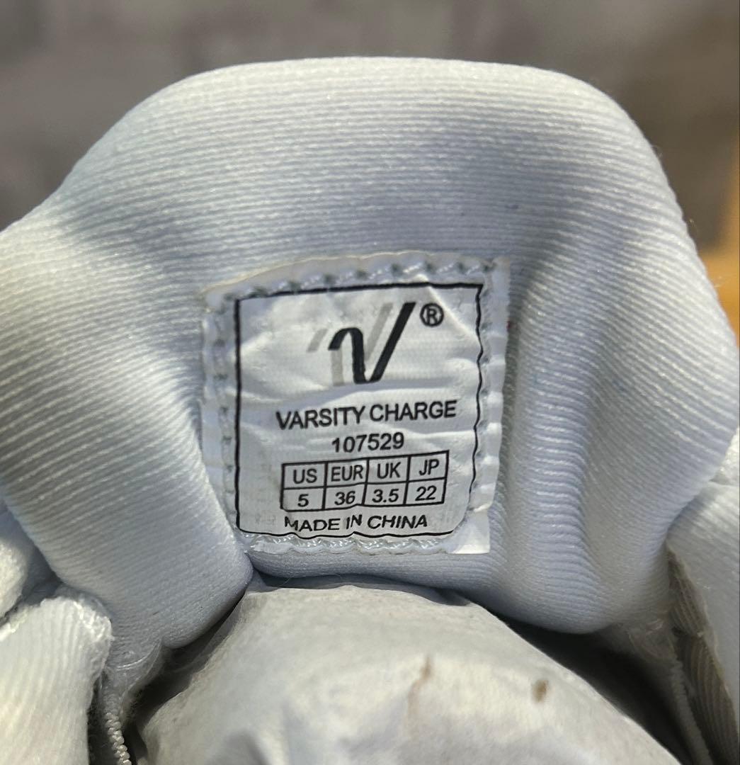 チアシューズ　バーシティ