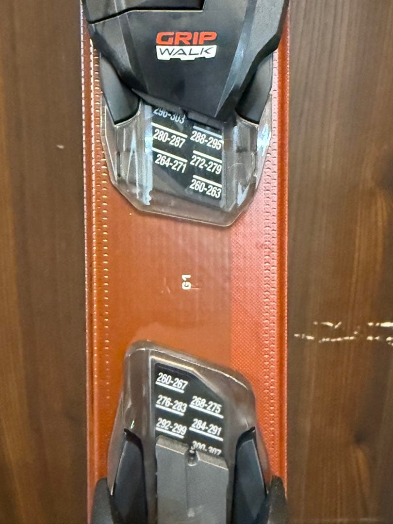 よ*ち様 n*o様 Q3036 フォルクル ディーコン 7.2 144cm スキ