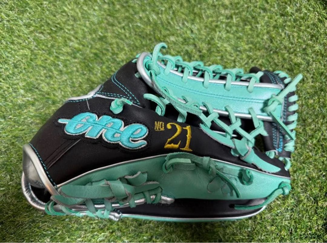 ワンオブジアンサー 硬式 外野手用 グラブ 万波モデル