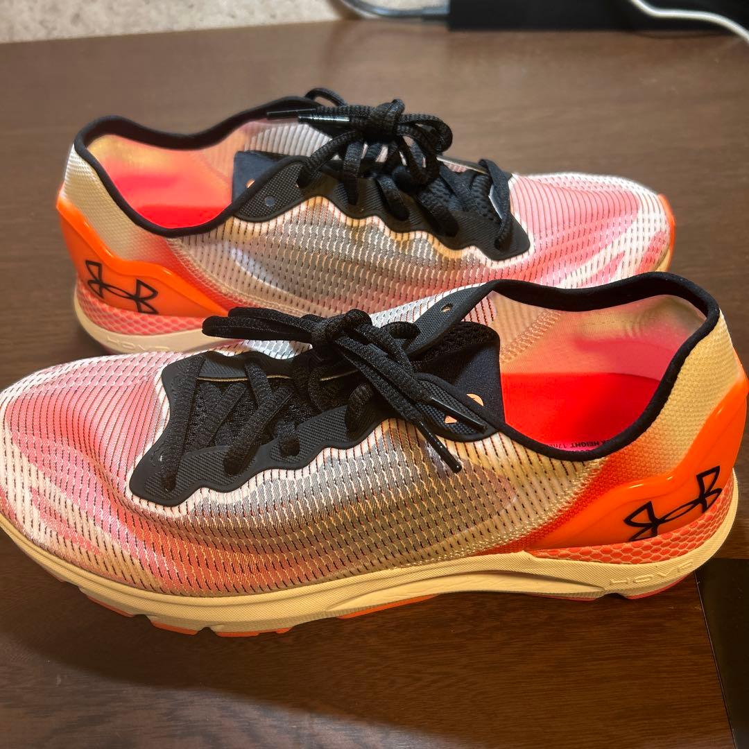 アンダーアーマー UNDER ARMOUR ランニングシューズ 新品未使用