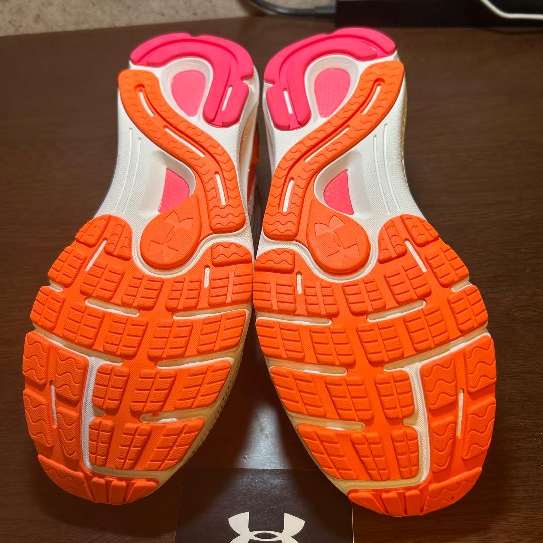 アンダーアーマー UNDER ARMOUR ランニングシューズ 新品未使用