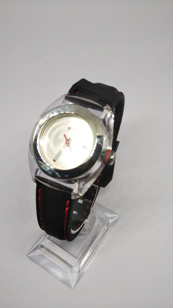 GUCCI シンク シルバー ブラック ラバーベルト 時計