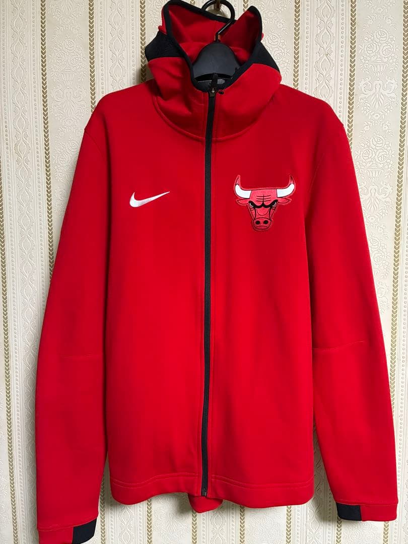 新品NIKE NBA シカゴ・ブルズ フード付きジャケット