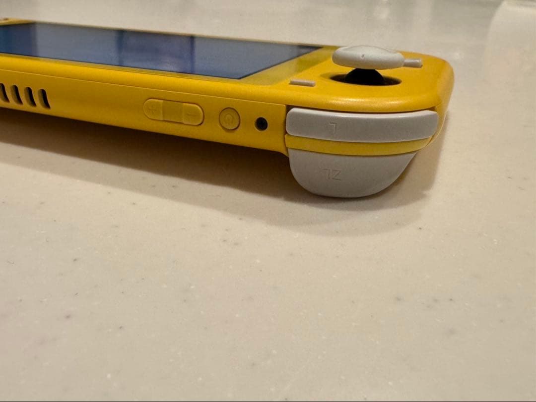 【ほぼ未使用】Switch Lite イエロー 本体・箱・充電器付き