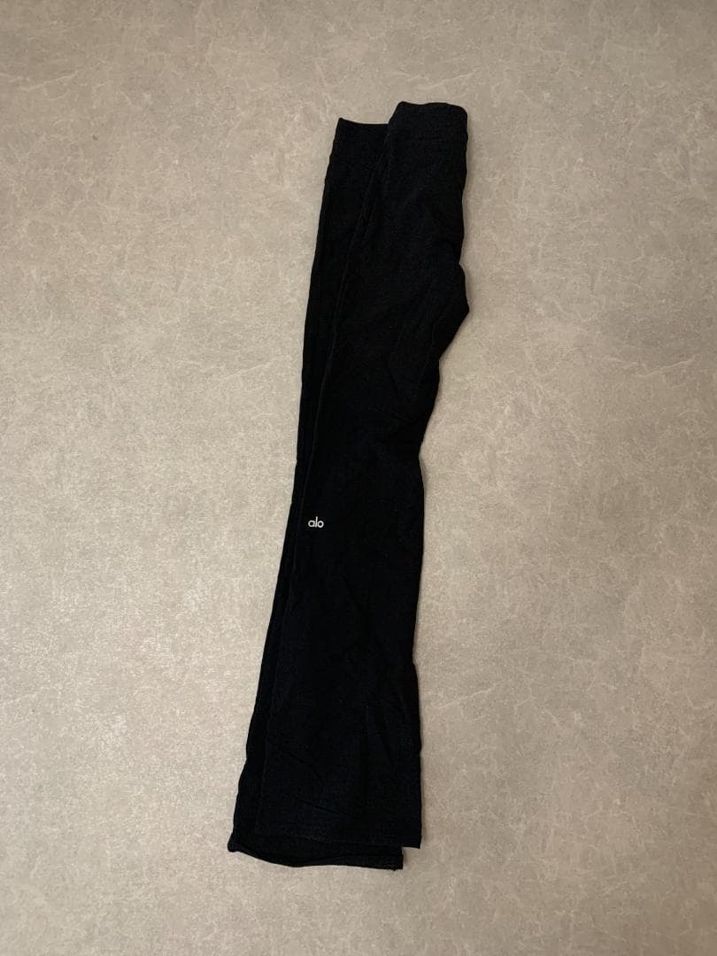 alo YOGA Sway ブーツカット スウェットパンツ