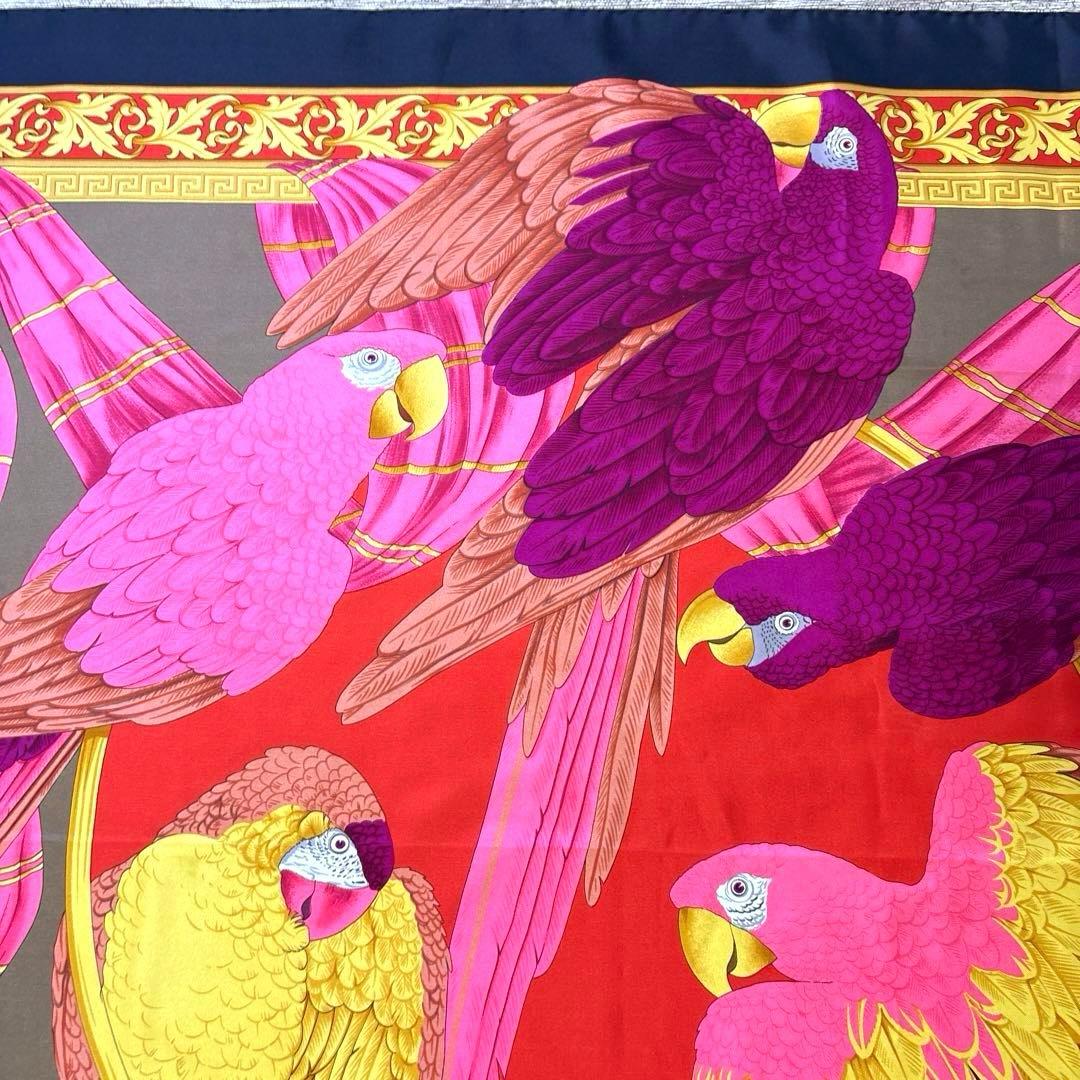 サルヴァトーレフェラガモ スカーフ オウム柄　ブラック