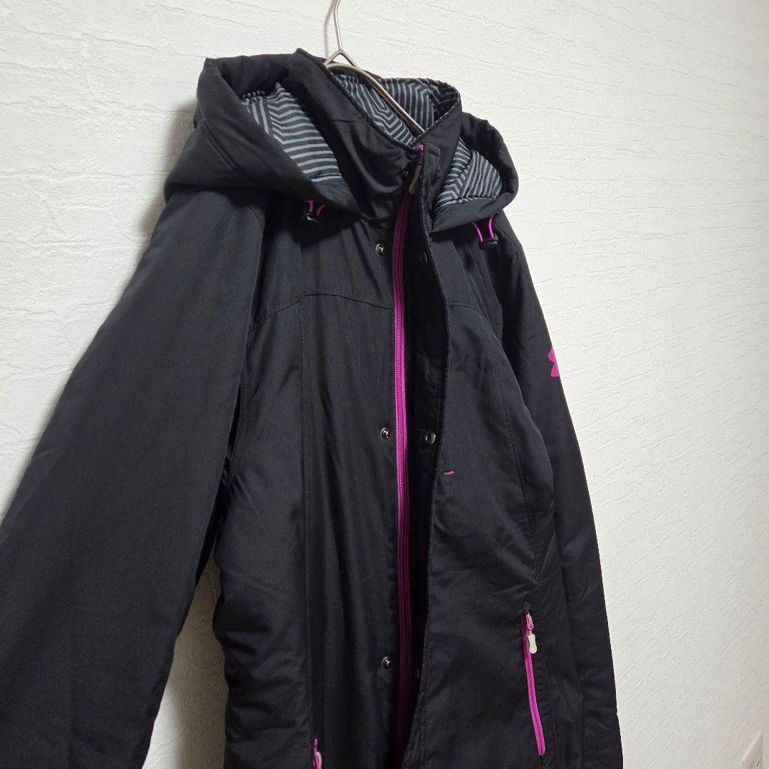 アンダーアーマー フード付き中綿ジャケット ベンチコート【MD】黒 ピンク 撥水