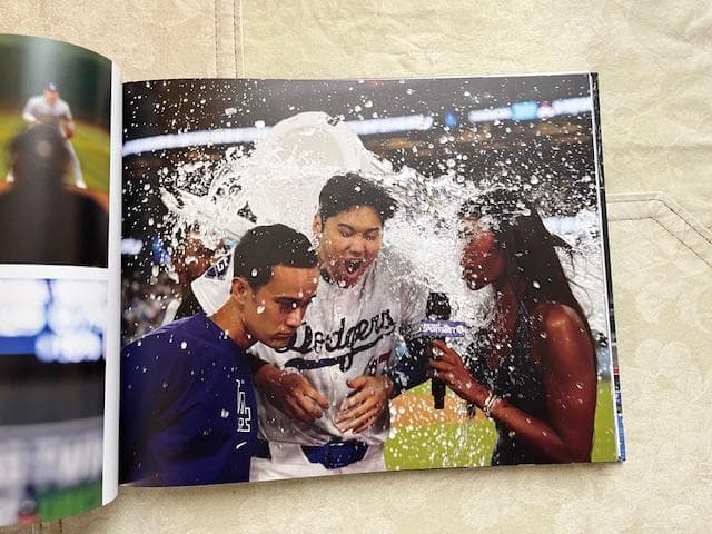 大谷翔平ドジャース2024シーズン総集編フルカラーオフィシャル写真集豪華版