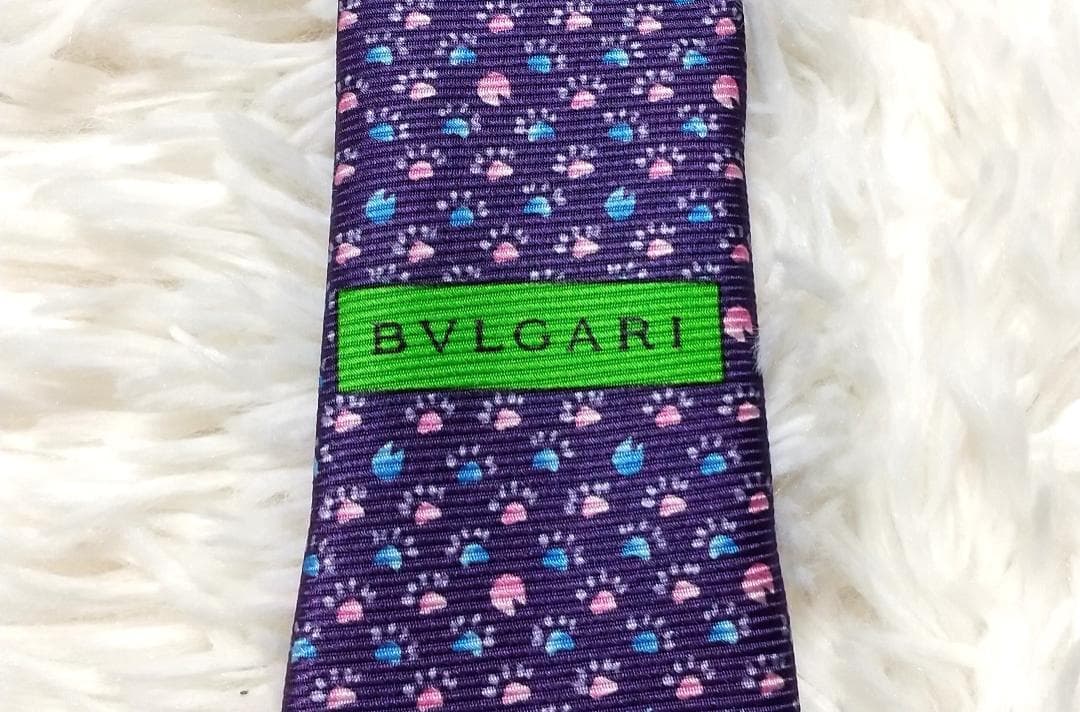 ★BVLGARI★　ネクタイ　シルク100％　パープル系　足跡柄