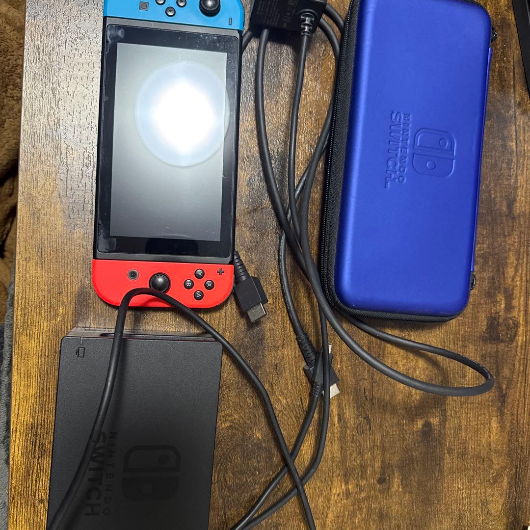 Nintendo Switch 本体 Joy-Con 充電器 ハードケース付き
