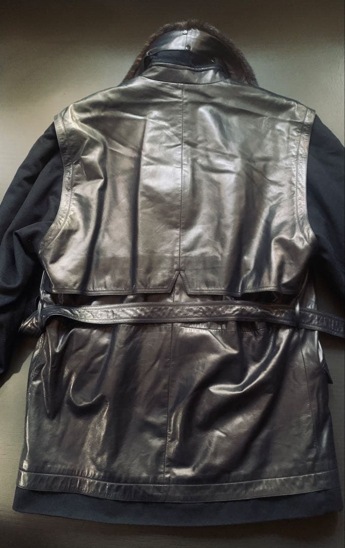 アバンギャルドでラグジュアリーなフレンチヴィンテージコート　極上の仕立て