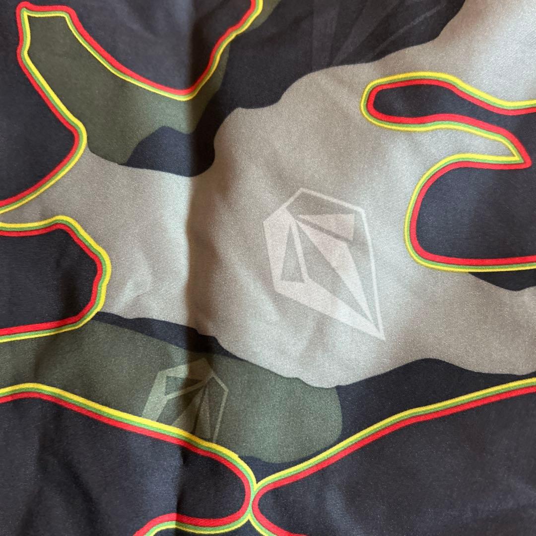 値下げ❗️Volcom 迷彩 スノーボードジャケットL