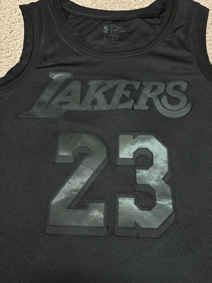 レブロン レイカーズ ユニフォーム　ナイキ　ジャージ