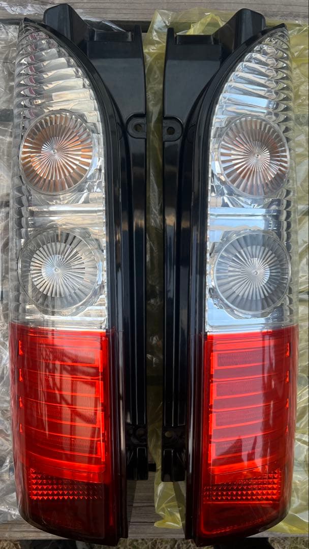 200系ハイエース「クリアテール／オールクリアタイプ」社外テールランプ