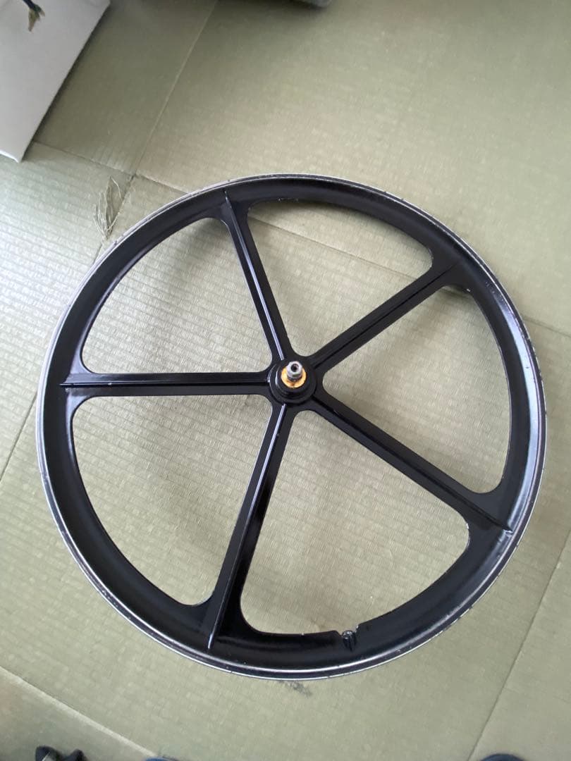 700c マグネシウム　バトンホイール　フロントのみ