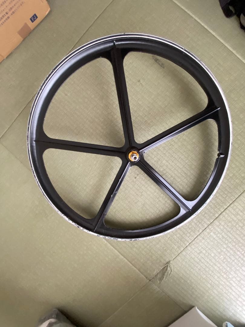 700c マグネシウム　バトンホイール　フロントのみ