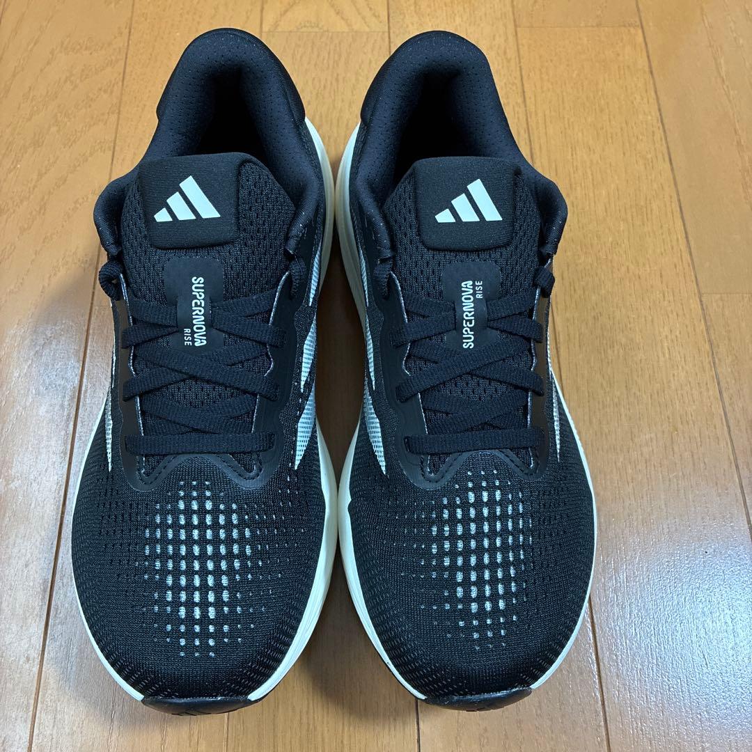 アディダス ランニングシューズ　スーパーノヴァ ライズ ワイド　IG8245