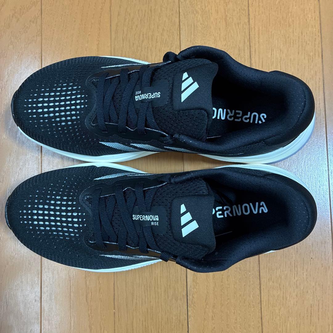 アディダス ランニングシューズ　スーパーノヴァ ライズ ワイド　IG8245