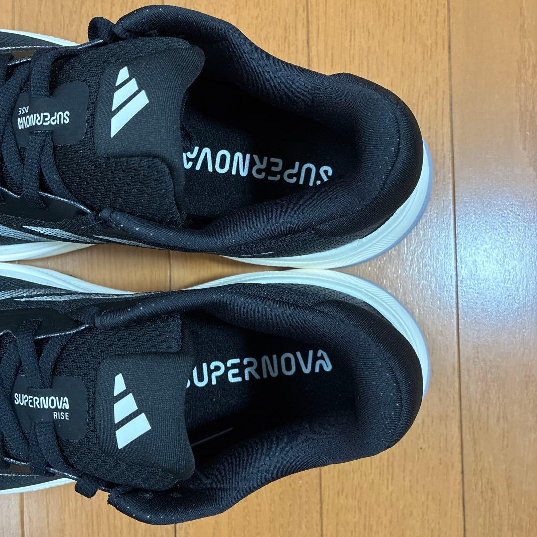 アディダス ランニングシューズ　スーパーノヴァ ライズ ワイド　IG8245