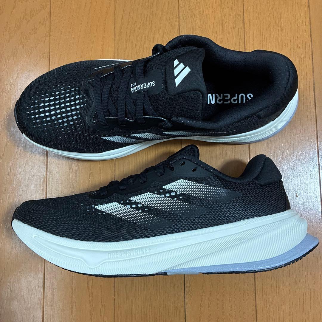 アディダス ランニングシューズ　スーパーノヴァ ライズ ワイド　IG8245