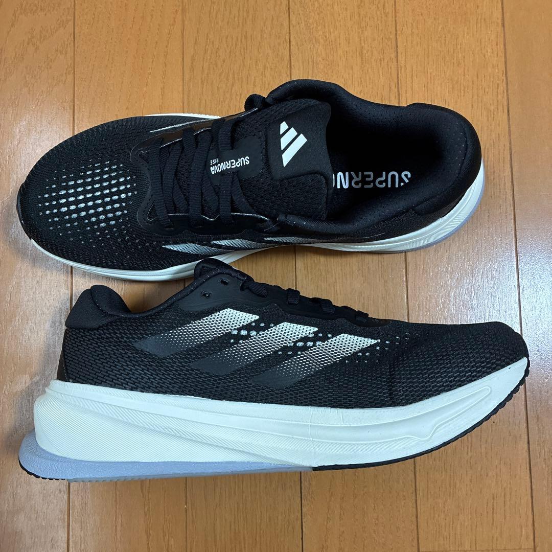 アディダス ランニングシューズ　スーパーノヴァ ライズ ワイド　IG8245