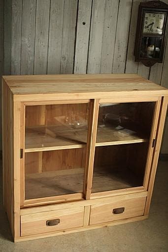 古い木枠のガラス戸棚　引き出し2杯