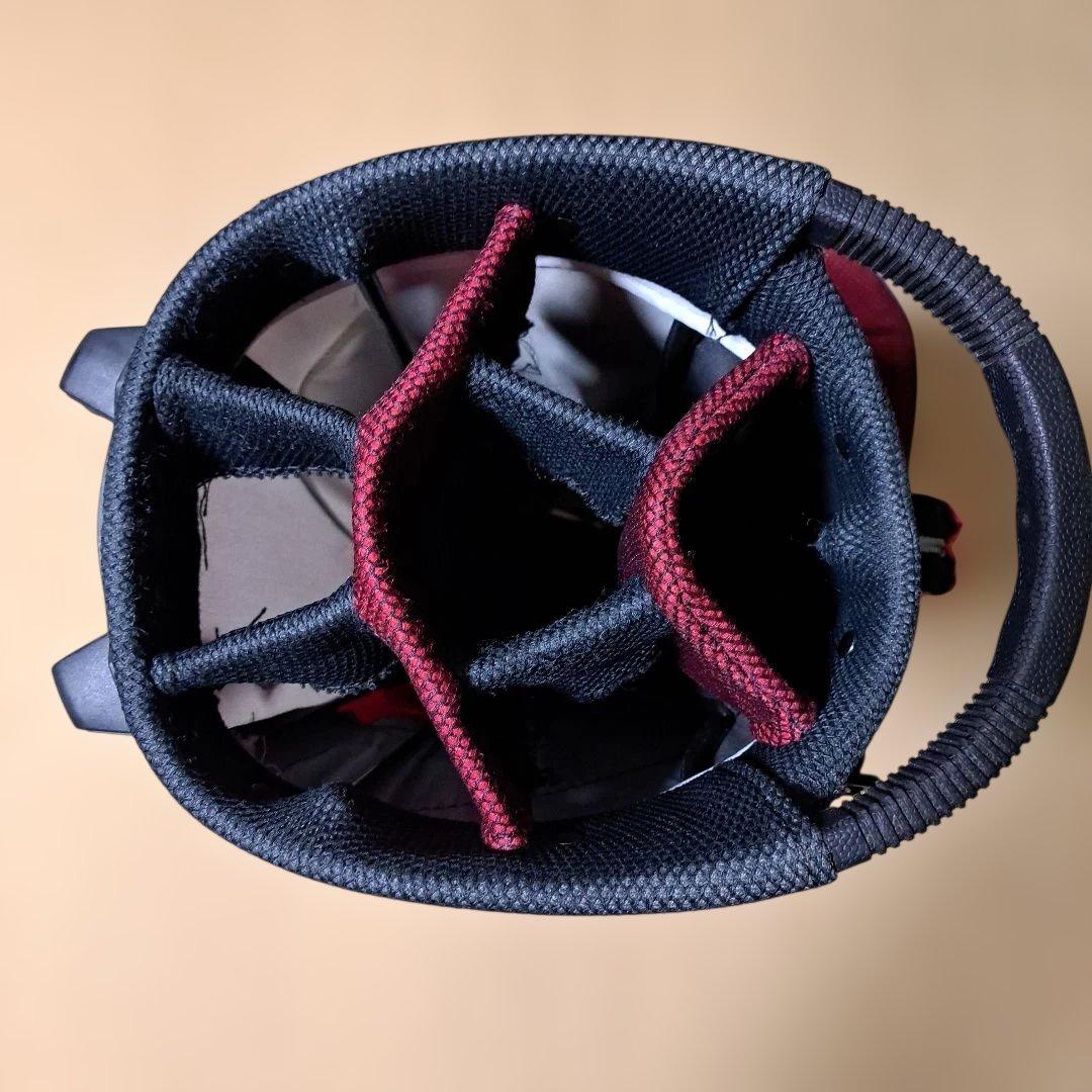 キャロウェイスタンド式キャディバック.フード付き。軽量スタンド式。9.5インチ