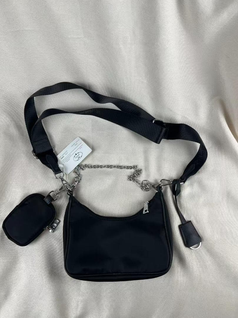 PRADA ナイロン ブラック ショルダーバッグバッグ ノベルティ