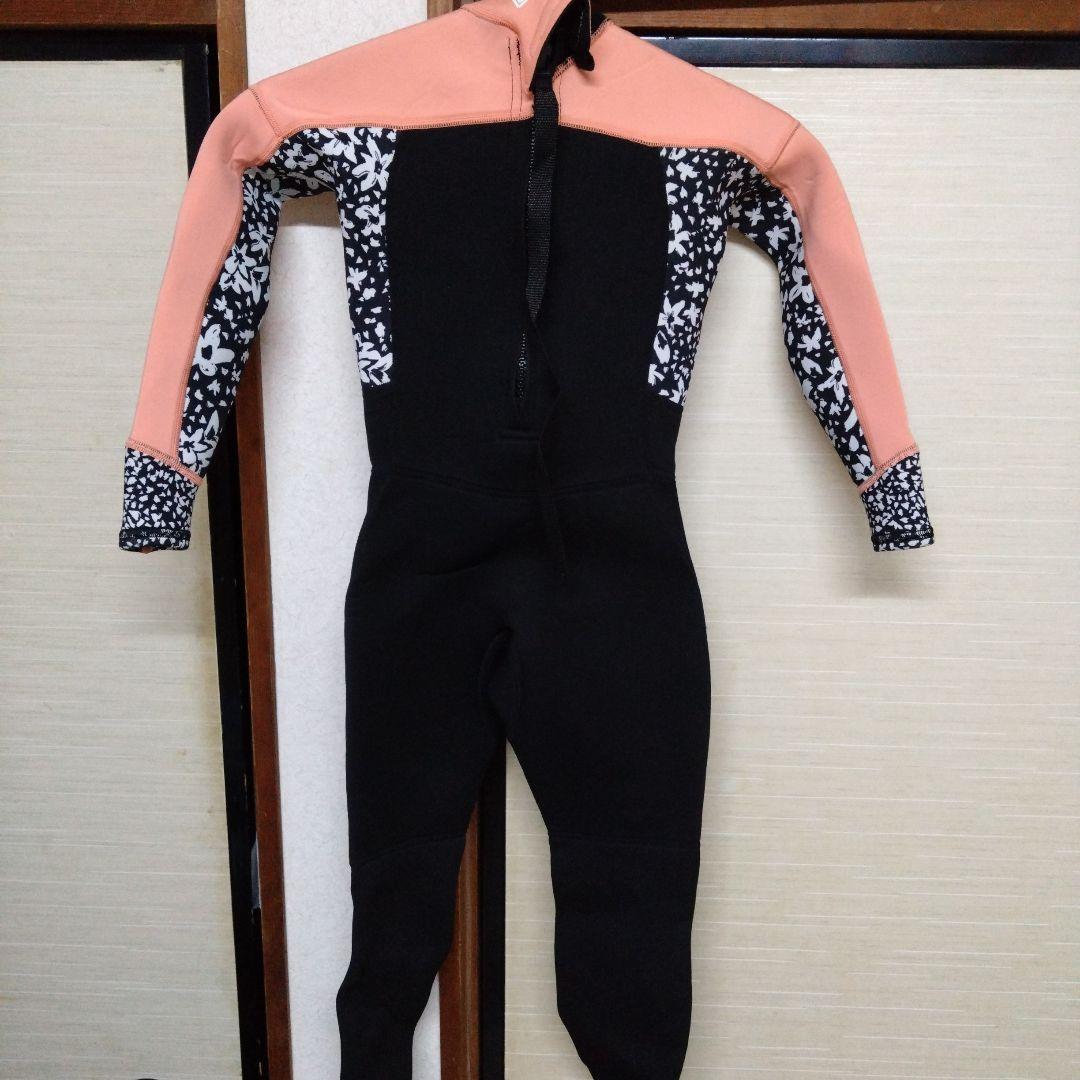 お洒落　ロキシー120センチ　フルスーツ　ウエットスーツサーフィン可愛い