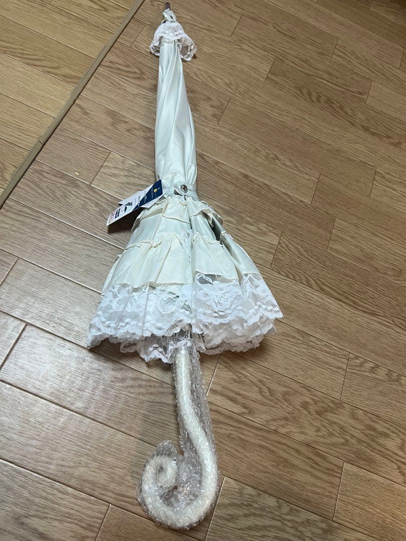 新品タグ付きロリータフリル付きクリームホワイト晴雨兼用傘