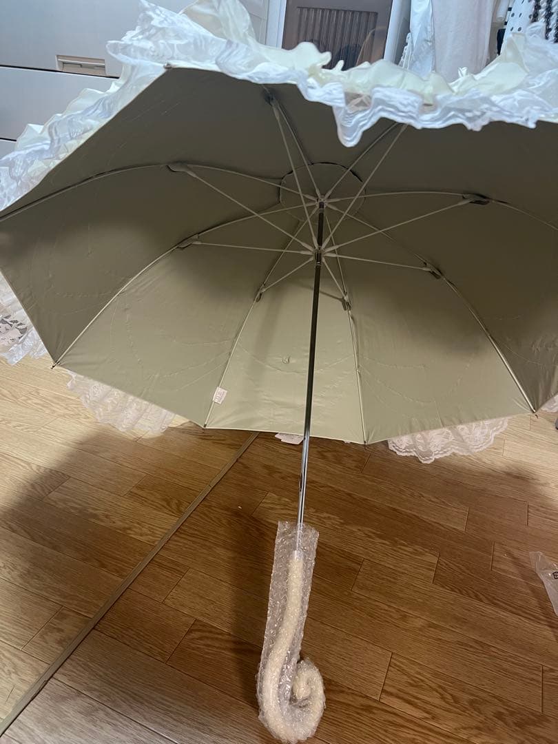 新品タグ付きロリータフリル付きクリームホワイト晴雨兼用傘