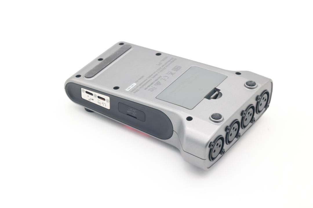 【4047】ZOOM P4 ポッドキャストレコーダー 高性能マイクプリアンプ