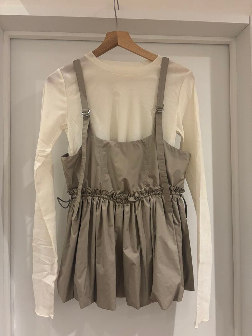 美品　アダムエロペ サスペンダーペプラムジレセットベロアプルオーバー