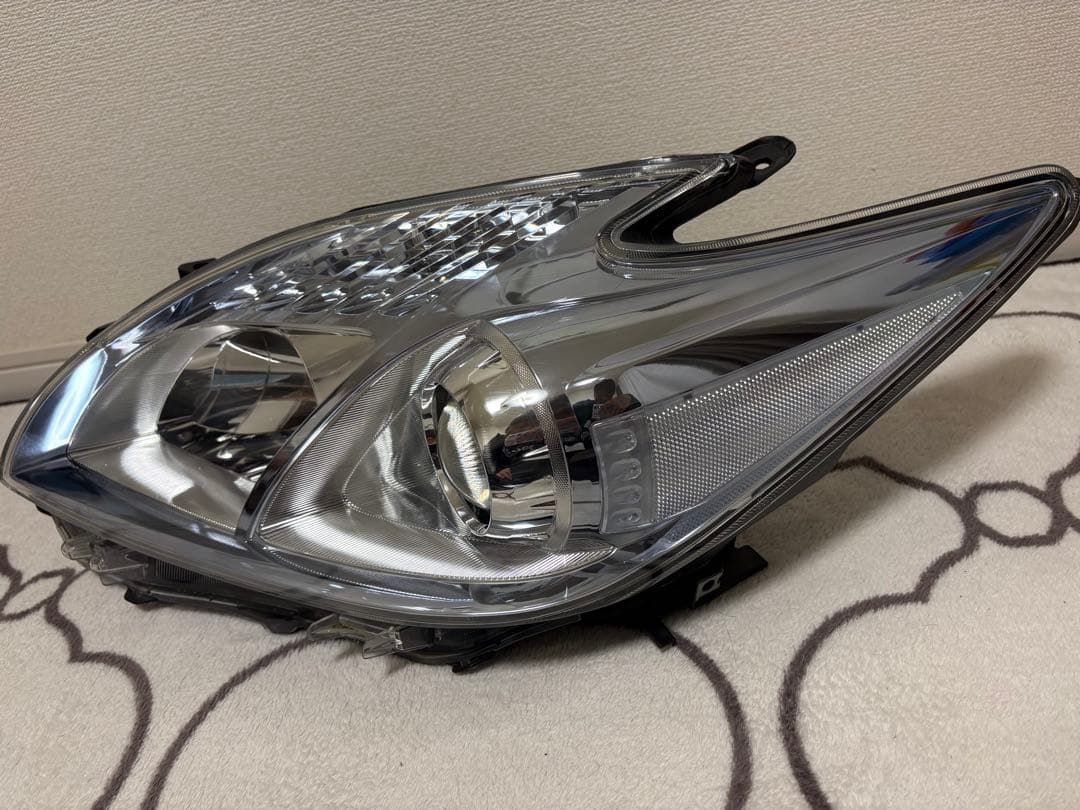 30プリウス ヘッドライト　美品