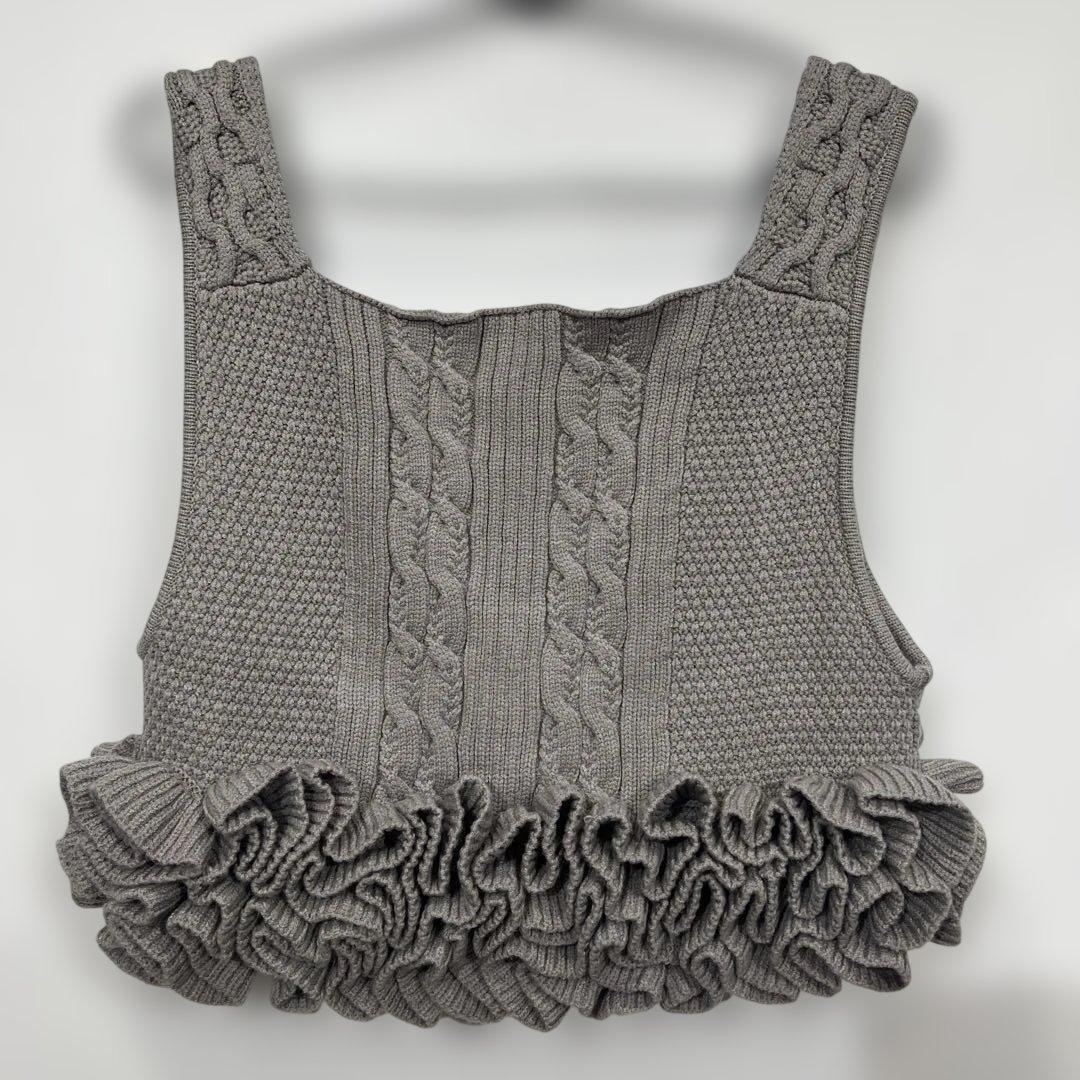 J1U ニッティングパターンボリュームフリルニットビスチェ　グレー　美品　ラベル
