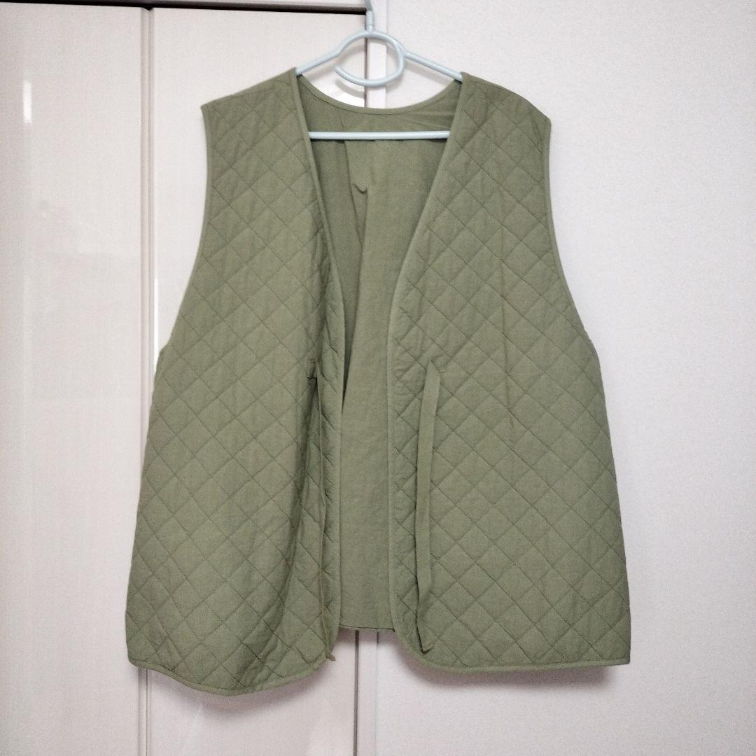 ネストローブ　リバーシブル　キルティングベスト オリーブ