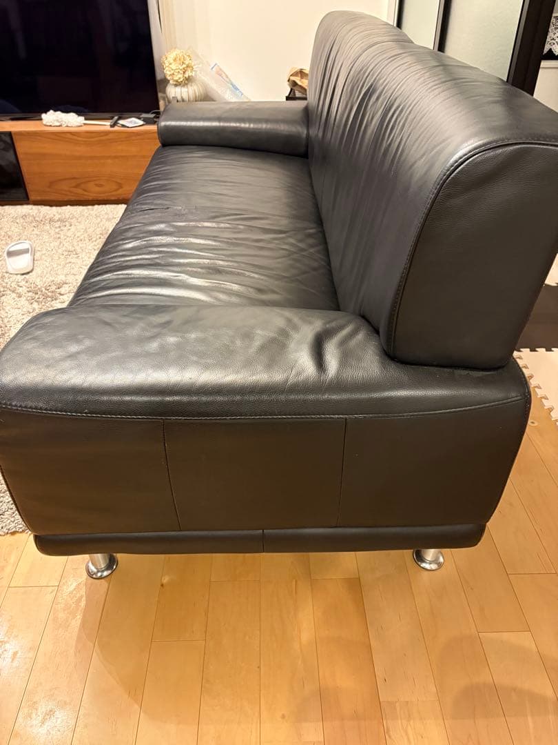 黒のレザーソファ 2-3人掛け