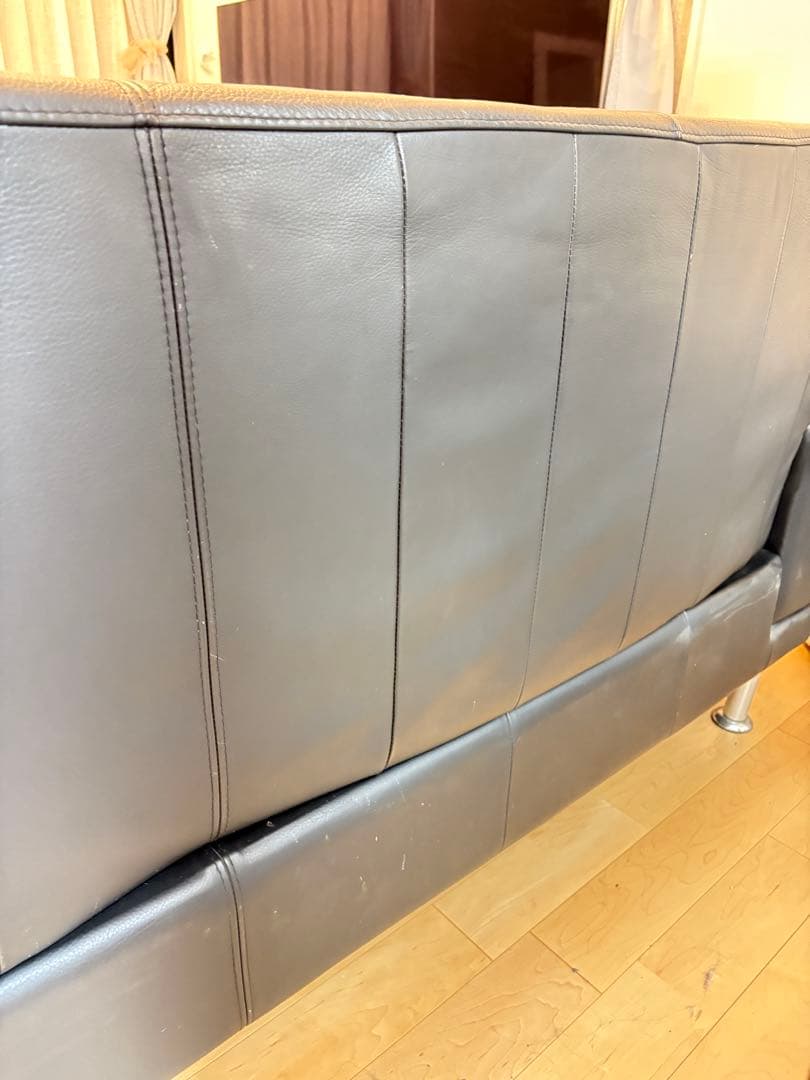 黒のレザーソファ 2-3人掛け