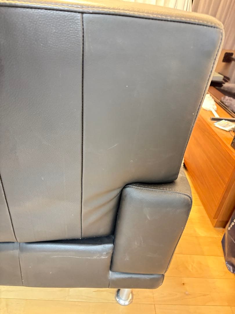 黒のレザーソファ 2-3人掛け