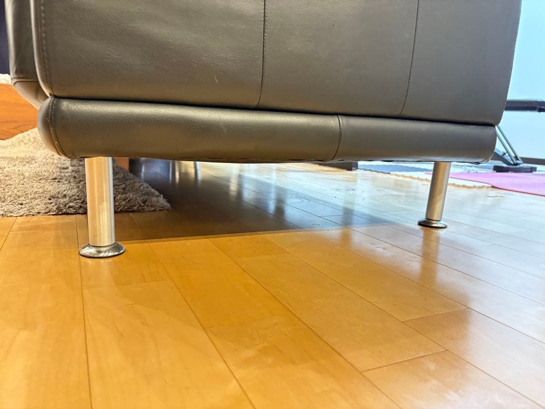 黒のレザーソファ 2-3人掛け