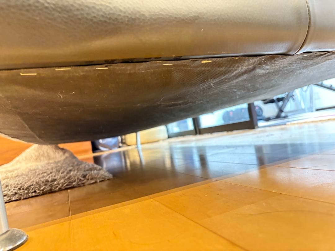 黒のレザーソファ 2-3人掛け